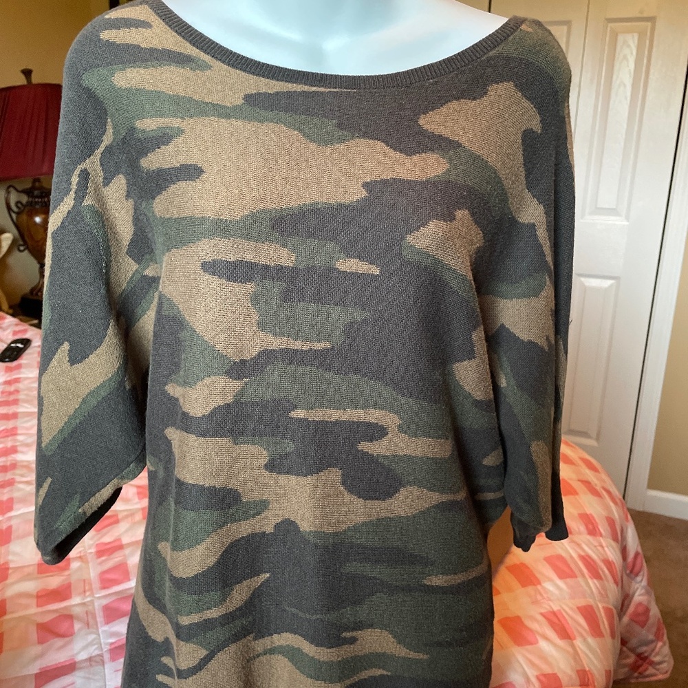 Ladies size Medium 3/4 batwing camo sweater.